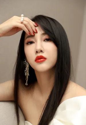 弦子抹胸裙性感写真图片_5