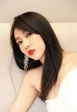 弦子抹胸裙性感写真图片_7
