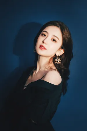 娜扎短裙长发甜美写真图片
