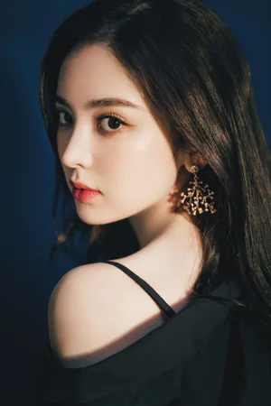 娜扎短裙长发甜美写真图片_3