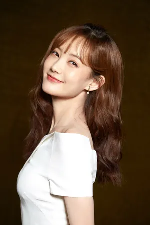 李一桐纯白优雅性感写真图片_2