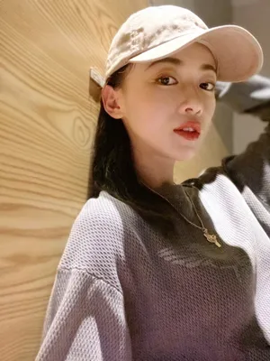 吴谨言俏丽居家私房照图片