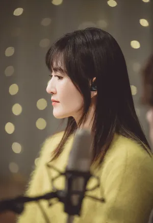 谢娜黄色海马毛衣温婉知性图片_8