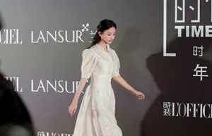 代文雯清新优雅活动写真图片