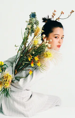 辛芷蕾最新春日写真大片