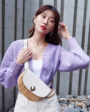 李斯羽丁香紫甜美靓丽图片