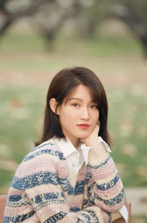 苏青清新温婉户外写真图片