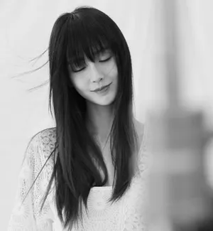 angelababy时尚杂志性感花絮照图片_2