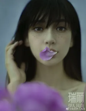 angelababy时尚杂志性感花絮照图片_4