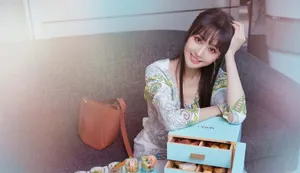 郑爽粉嫩桃花妆甜美写真图片