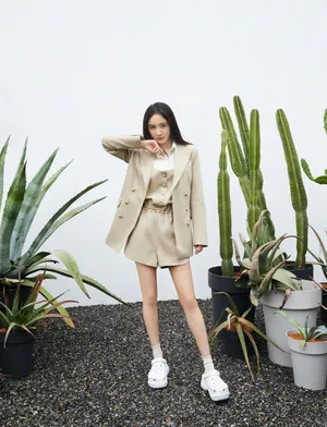 杨幂干练酷美写真图片_2