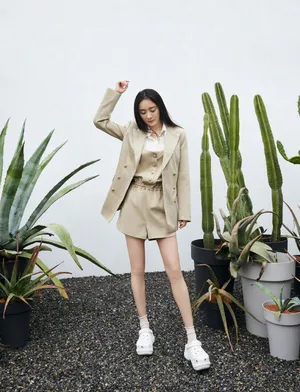 杨幂干练酷美写真图片_3
