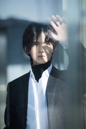 周历杰儒雅帅气写真图片