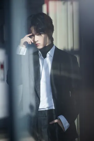 周历杰儒雅帅气写真图片_6