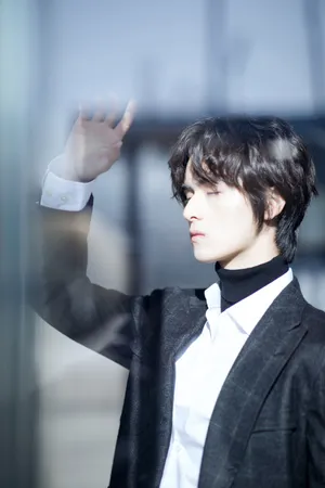 周历杰儒雅帅气写真图片_7