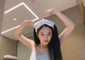 吴宣仪素颜居家照图片