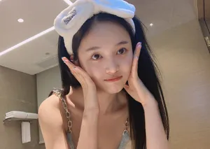 吴宣仪素颜居家照图片_9