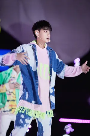 黄子韬创造营2020帅气图片_3
