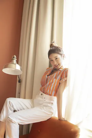 李子璇可爱俏皮私服图片