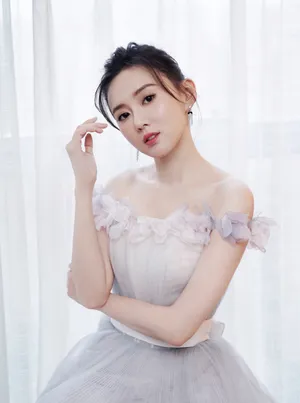 江铠同纱裙灵动飘逸写真图片_3