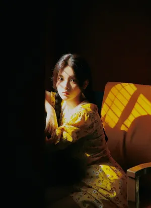 杨超越麻花辫俏丽写真图片_3