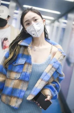 吴宣仪俏丽甜美街拍照图片_2