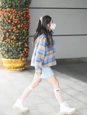 吴宣仪俏丽甜美街拍照图片_6