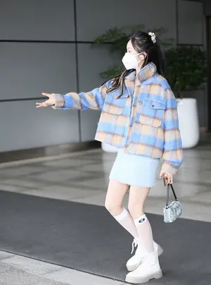 吴宣仪俏丽甜美街拍照图片_8