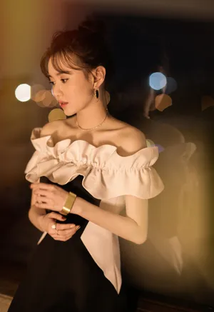 江铠同露肩裙性感优雅写真图片_4
