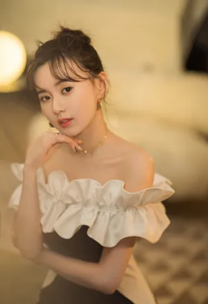 江铠同露肩裙性感优雅写真图片_5