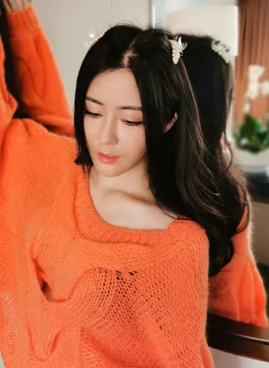 汤晶媚露肩毛衣性感写真图片_7