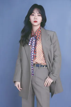 谭松韵利落西服套装写真图片_2