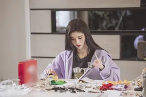 鞠婧祎《朋友请听好》高清剧照图片