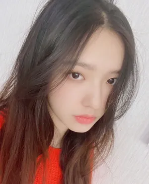 林允灵动俏皮自拍图片_2