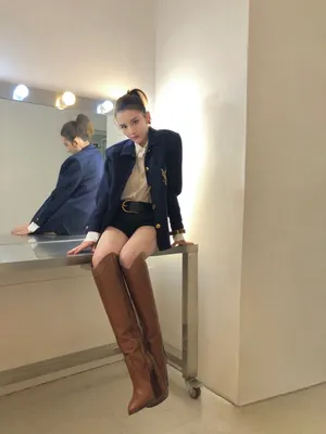 宋祖儿长靴美腿写真图片
