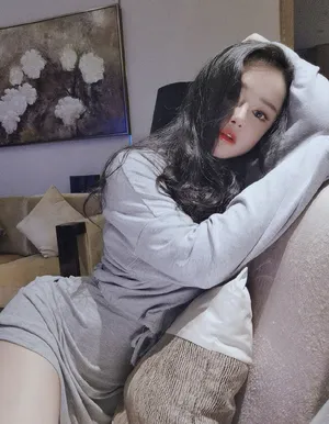 冉莹颖修身短裙性感图片