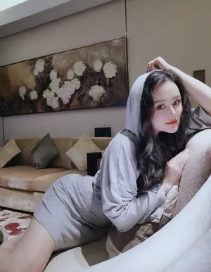 冉莹颖修身短裙性感图片_2
