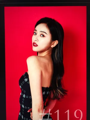 吴宣仪性感代言写真花絮图片_3