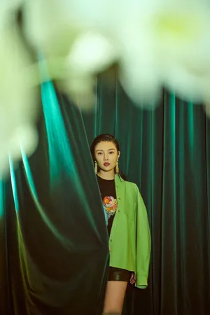 徐冬冬烈焰红唇大片写真图片_4