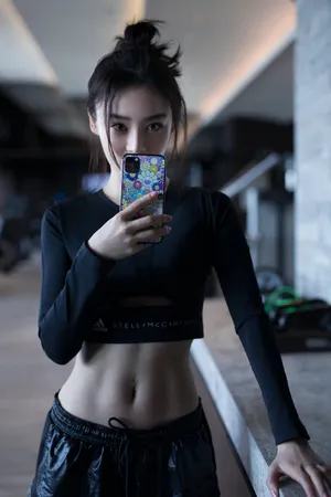 袁姗姗运动风甜酷自拍图片_5