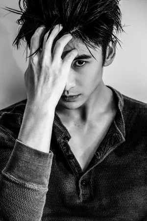 张云龙性感深v迷人写真图片_2