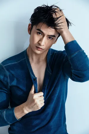 张云龙性感深v迷人写真图片_3