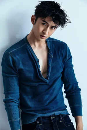 张云龙性感深v迷人写真图片_4