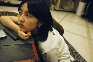 张子枫居家俏丽私服照图片_3