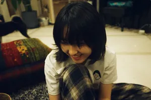 张子枫居家俏丽私服照图片_4