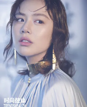 马思纯湿发性感光影写真图片_6