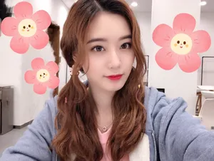 徐艺洋乖巧卷发甜美照片_4