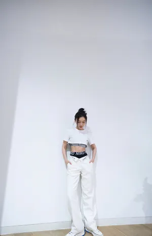 袁姗姗性感小蛮腰写真图片