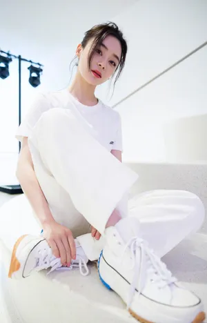 袁姗姗性感小蛮腰写真图片