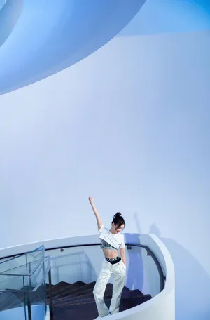 袁姗姗性感小蛮腰写真图片_3